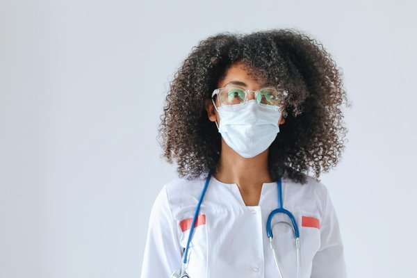 Utiliser les photos de grossesse pour annoncer la nouvelle à la famille et aux amis